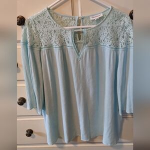 Westport Flowy Blouse W/Lace Detail. Size 1X